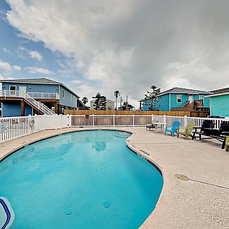 New Listing! Updated Retreat: Pool, Walk To Beach Condo Port Aransas Exterior photo